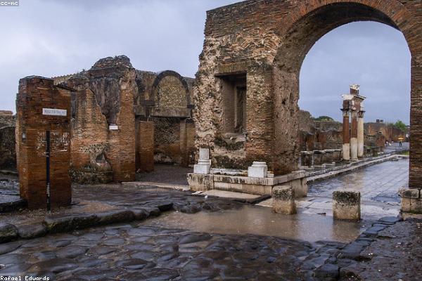 Antik Kentlerin Gizemi: Pompei ve Efes'te Zamanı Durduran Kalıntılar